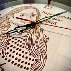 Gift-worthy wall clock in wooden design